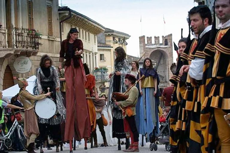 Festa medioevale del vino Soave, Soave (VR), Veneto, fotografo: Pro Loco Soave, archivio ICPI Festa medioevale del vino Soave, Soave (VR), Veneto, fotografo: Pro Loco Soave, archivio ICPI