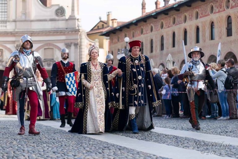 Palio delle Contrade di Vigevano in onore del Beato Matteo Carreri, Vigevano (PV), Lombardia, fotografo: Manuel Izzi, archivio ICPI Palio delle Contrade di Vigevano in onore del Beato Matteo Carreri, Vigevano (PV), Lombardia, fotografo: Manuel Izzi, archivio ICPI